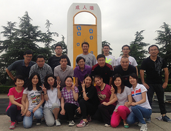 東方綠洲成人墻團員合照